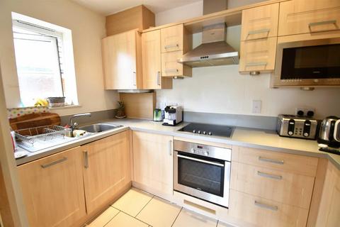 1 bedroom flat to rent, Royal Court, Holders Hill Road, Mill Hill