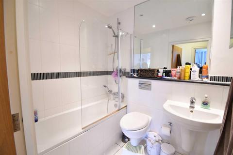 1 bedroom flat to rent, Royal Court, Holders Hill Road, Mill Hill