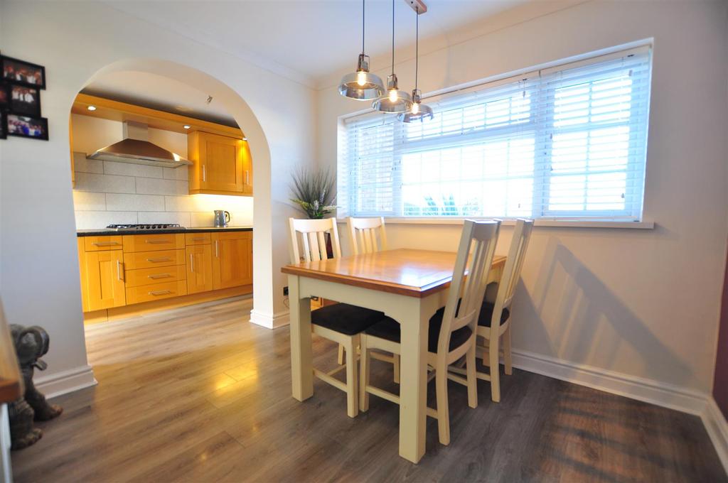 Woburn Drive, Halesowen 3 bed detached house £340,000