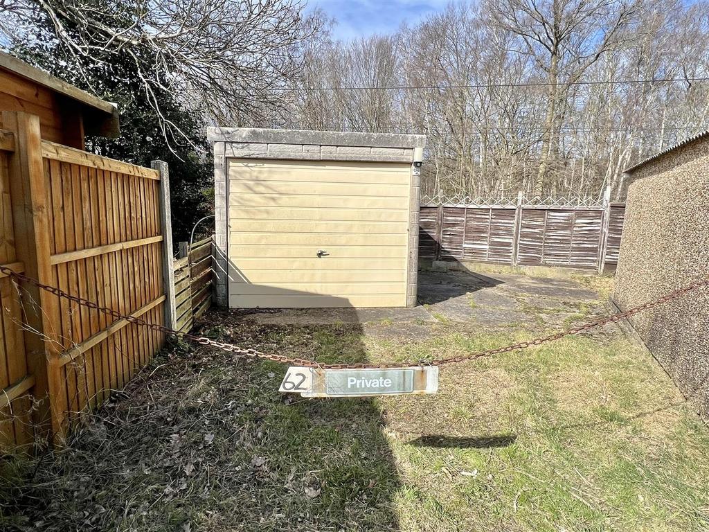 Walton Gardens, Hutton, Brentwood 3 bed detached bungalow £450,000