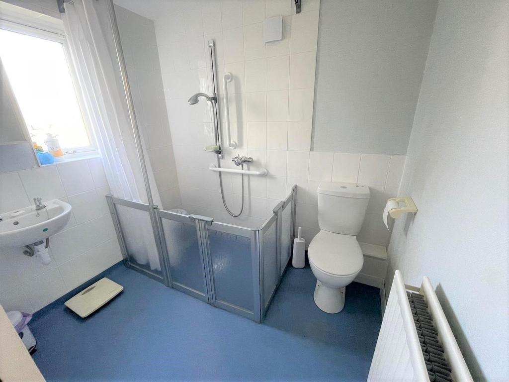Wetroom (Ground Floor).jpg