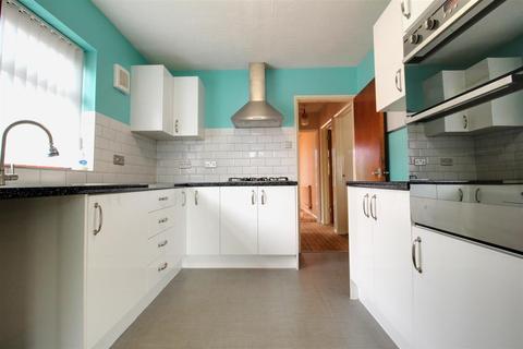 3 Dale Close, Gloucester, GL4 6UR