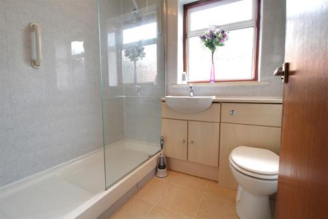 3 Dale Close, Gloucester, GL4 6UR