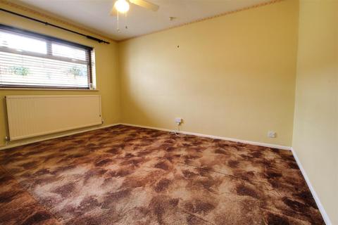 3 Dale Close, Gloucester, GL4 6UR