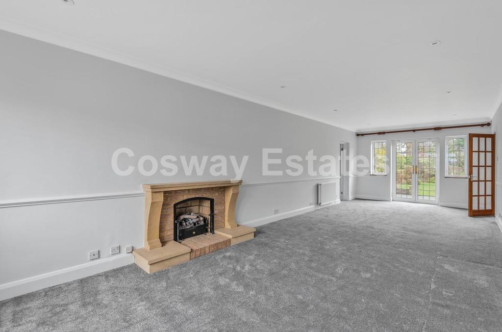 Elmgate Gardens, Edgware, HA8 4 bed detached house £1,350,000