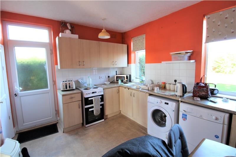 Barwell Lane, Hinckley... 3 bed semidetached house £750 pcm (£173 pw)