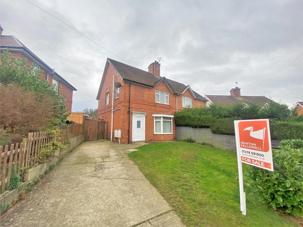 Gorse Rise, Grantham, NG31 3 bed semidetached house £175,000