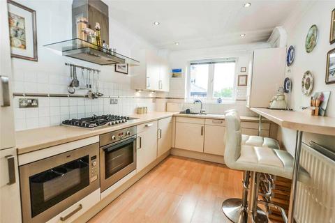 2 bedroom flat to rent, Chapel Road, Sale, Greater Manchester, M33