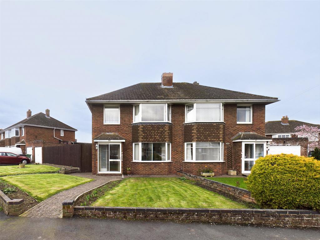 Lavington Drive, Longlevens... 3 bed semidetached house £315,000