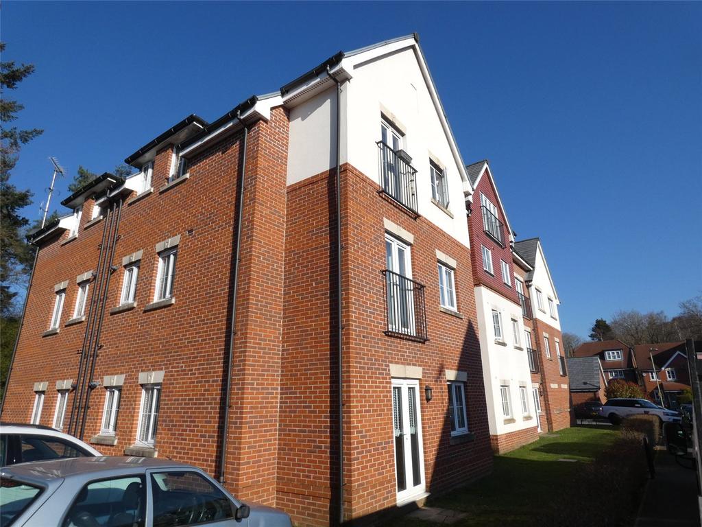 Royal Drive, Bordon, Hampshire, GU35 2 bed apartment £895 pcm (£207 pw)