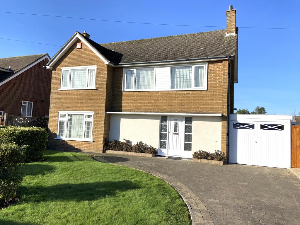 Jellicoe Avenue, Gosport PO12 3 bed detached house £1,600 pcm (£369 pw)