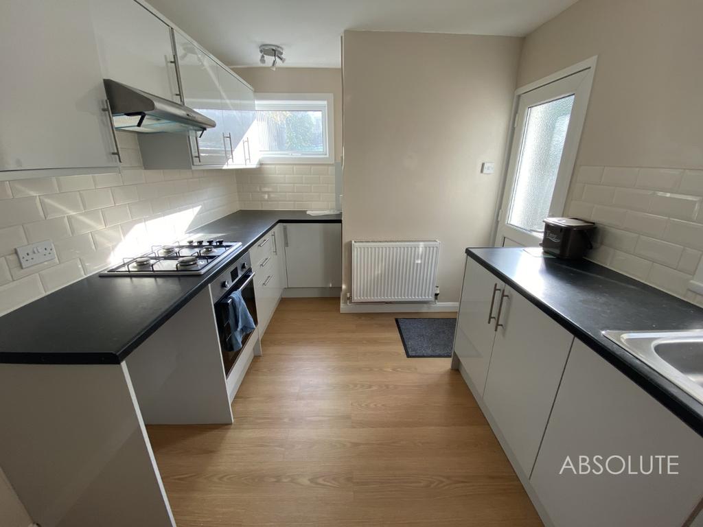 York Road Paignton TQ4 5NN 3 bed semidetached house £900 pcm (£208 pw)