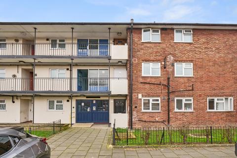 13 Lowe Avenue, London, E16 1QG