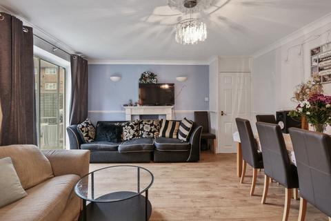 13 Lowe Avenue, London, E16 1QG