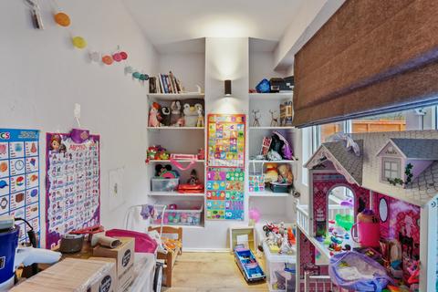13 Lowe Avenue, London, E16 1QG