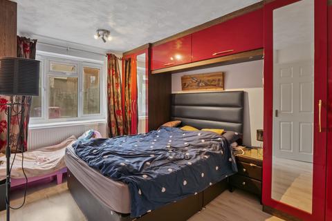 13 Lowe Avenue, London, E16 1QG