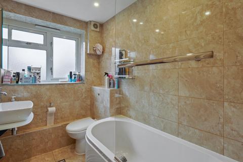 13 Lowe Avenue, London, E16 1QG