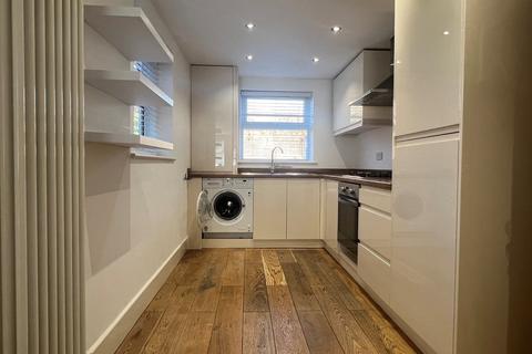 3 bedroom semi-detached house to rent, Davis Street, Plaistow, E13