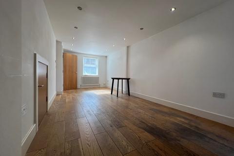 3 bedroom semi-detached house to rent, Davis Street, Plaistow, E13