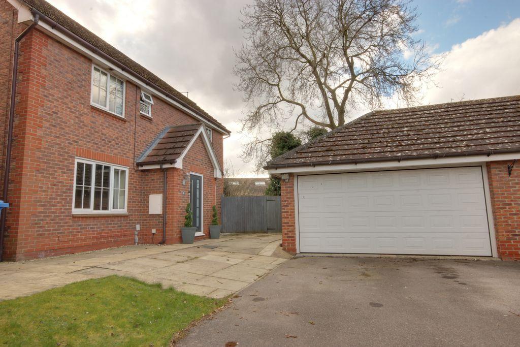 Kempton Close, Beverley HU17 9TG 4 bed detached house £400,000