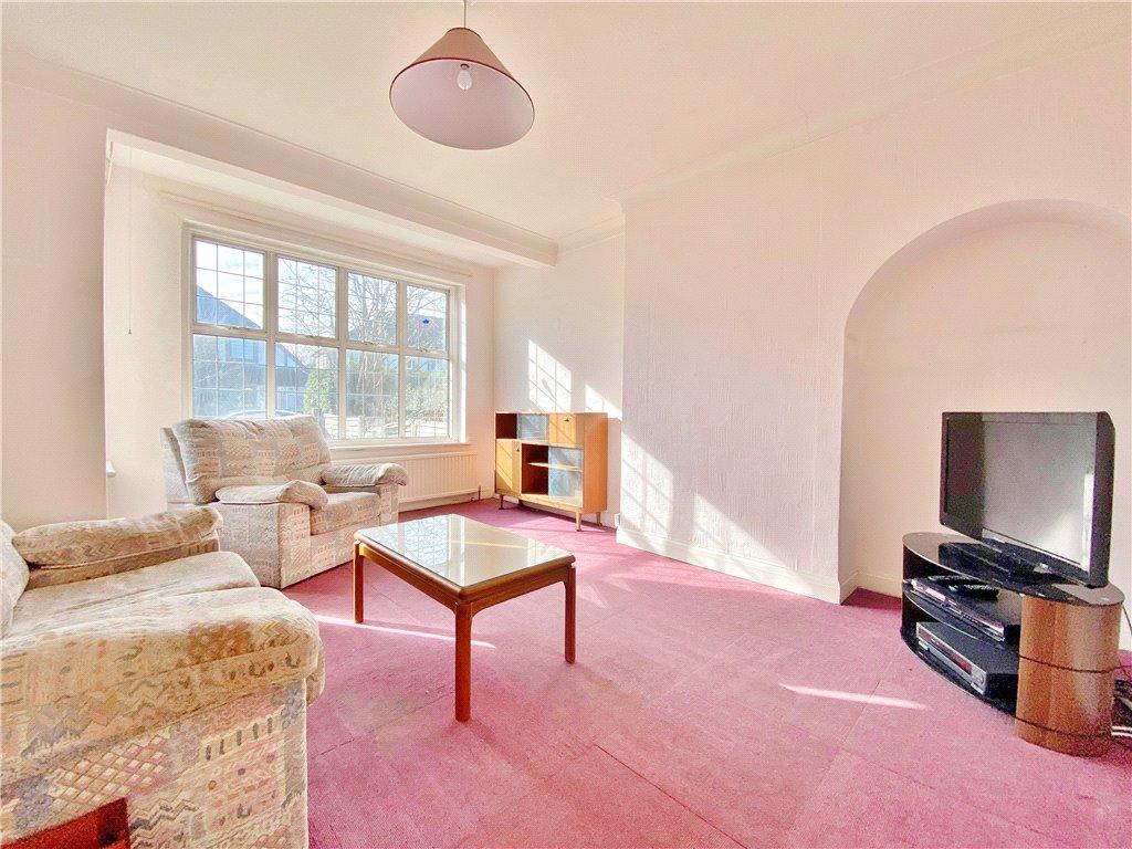 Redway Drive, Twickenham, TW2 3 bed semidetached house £899,950