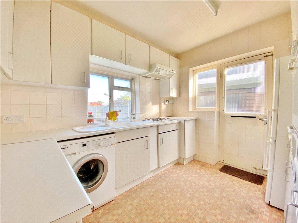 Redway Drive, Twickenham, TW2 3 bed semidetached house £899,950