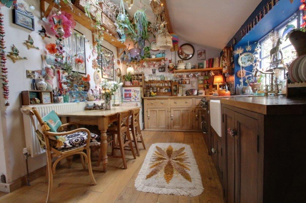 Lower Whitelands, Radstock, BA3 3 bed character property £310,000