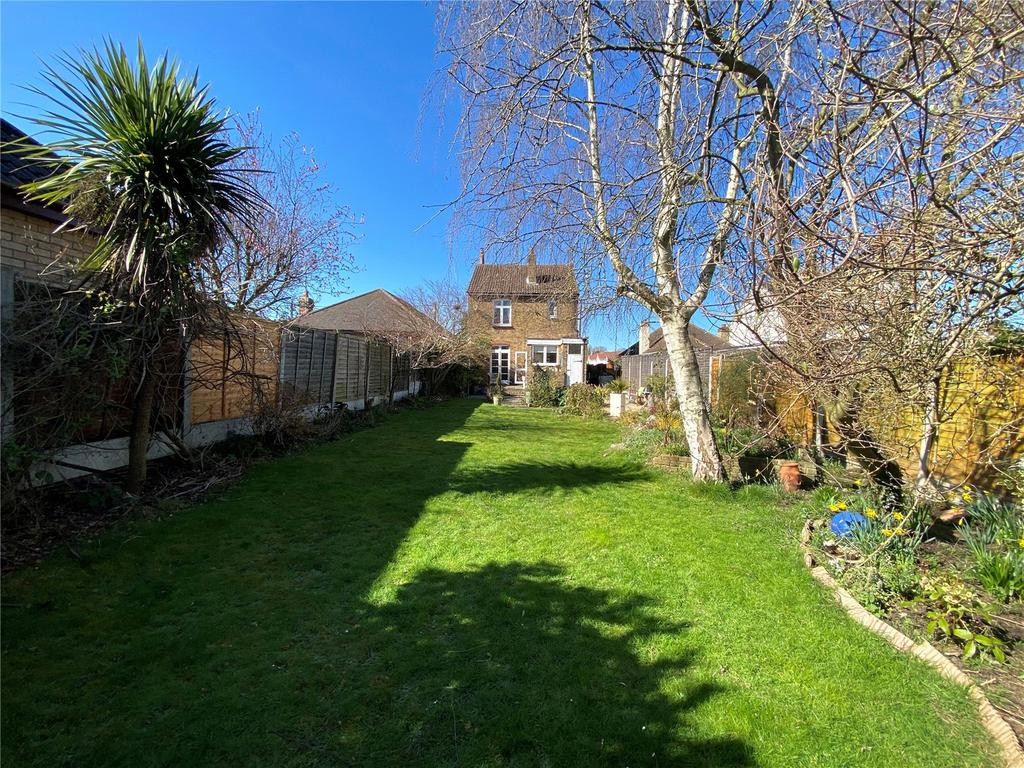 Woodlands Road, Hockley, Essex, SS5 3 bed detached house £540,000