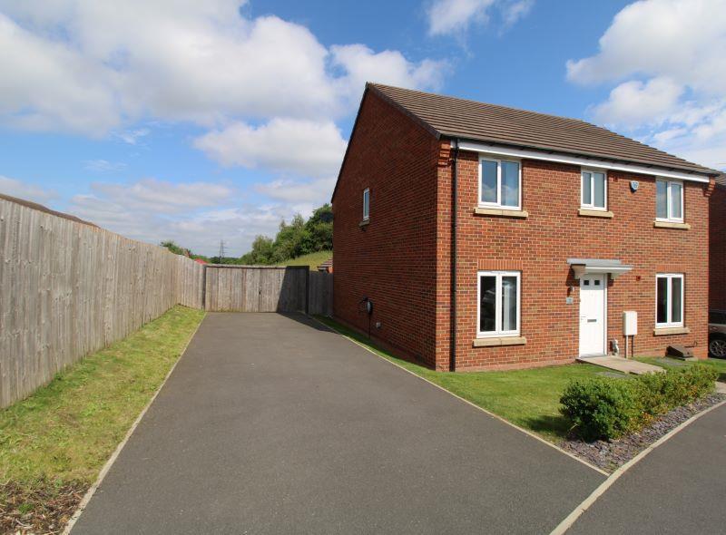 Taper Close, Kingswinford 4 bed detached house £1,400 pcm (£323 pw)