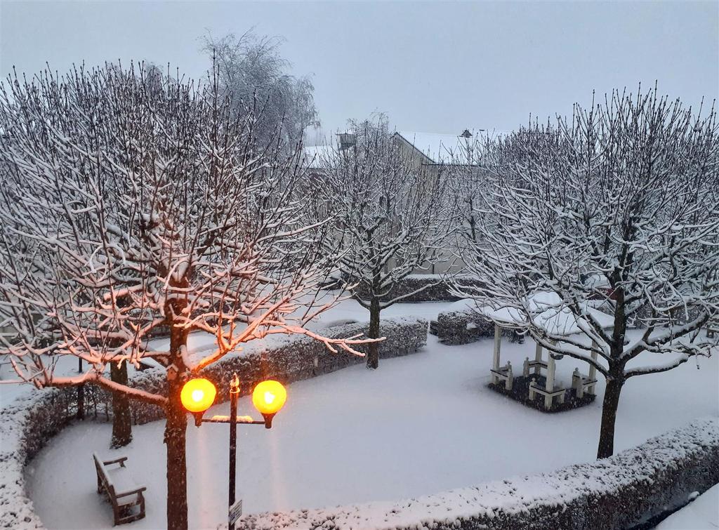 13 Charter Place - snow scene.jpg