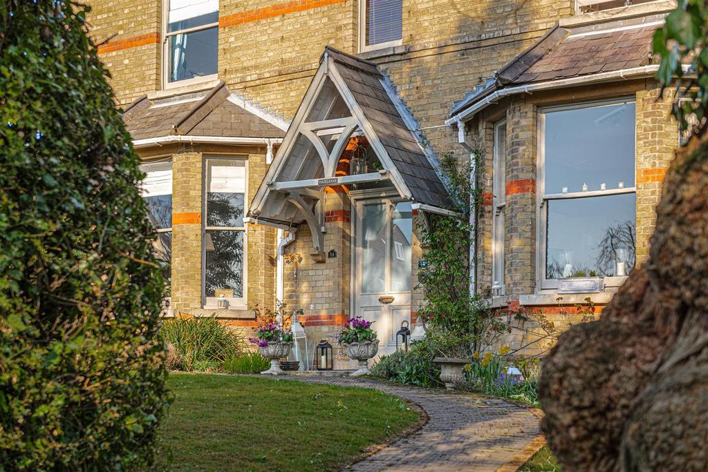 Beech Road, Reigate 5 bed detached house £2,750,000