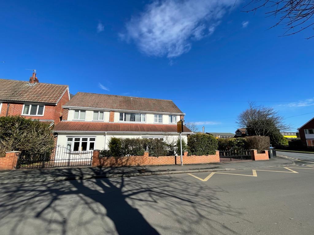 Lombard Drive, North Lodge, Chester Le Street 5 bed detached house £280,000