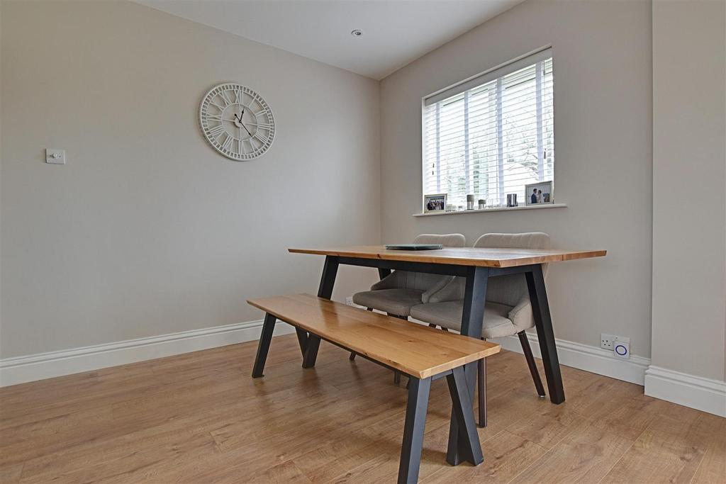 Hillside Road, Hastings 4 bed detached house £1,600 pcm (£369 pw)