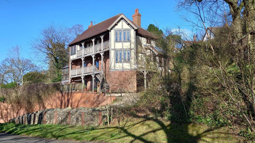 Harcourt Road, Malvern 4 bed detached house £850,000
