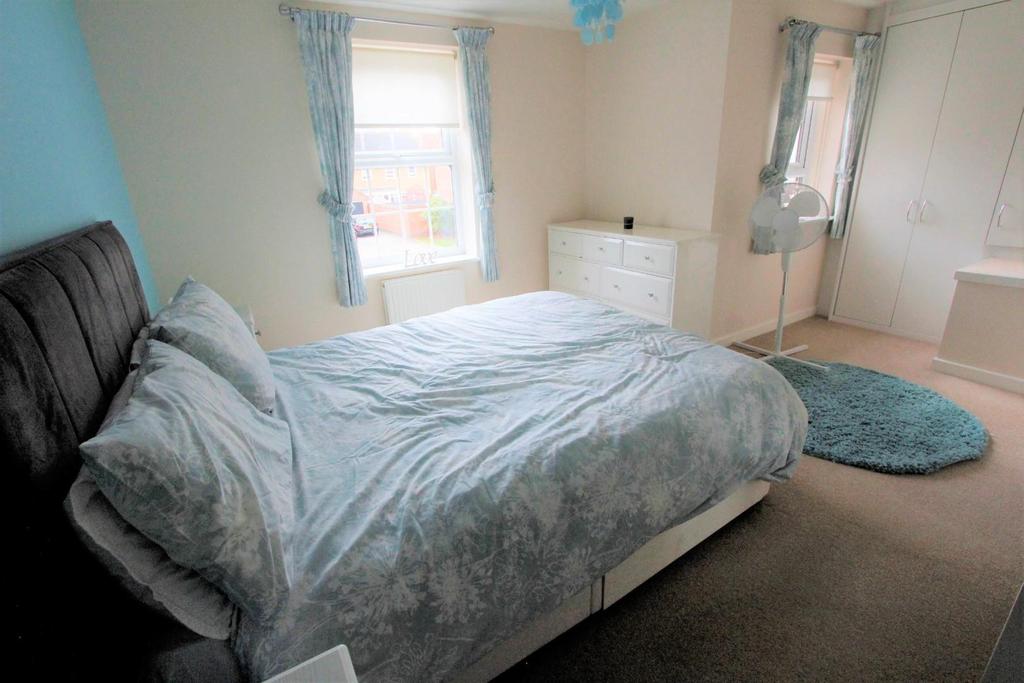 Bedroom 1 (2).JPG
