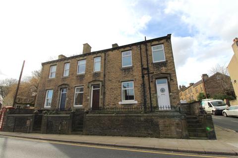 3 bedroom end of terrace house for sale - Northgate, Almondbury, Huddersfield HD5 8UU