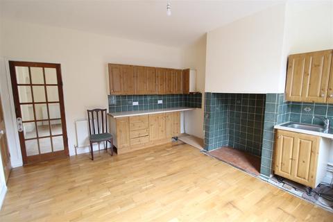 3 bedroom end of terrace house for sale - Northgate, Almondbury, Huddersfield HD5 8UU