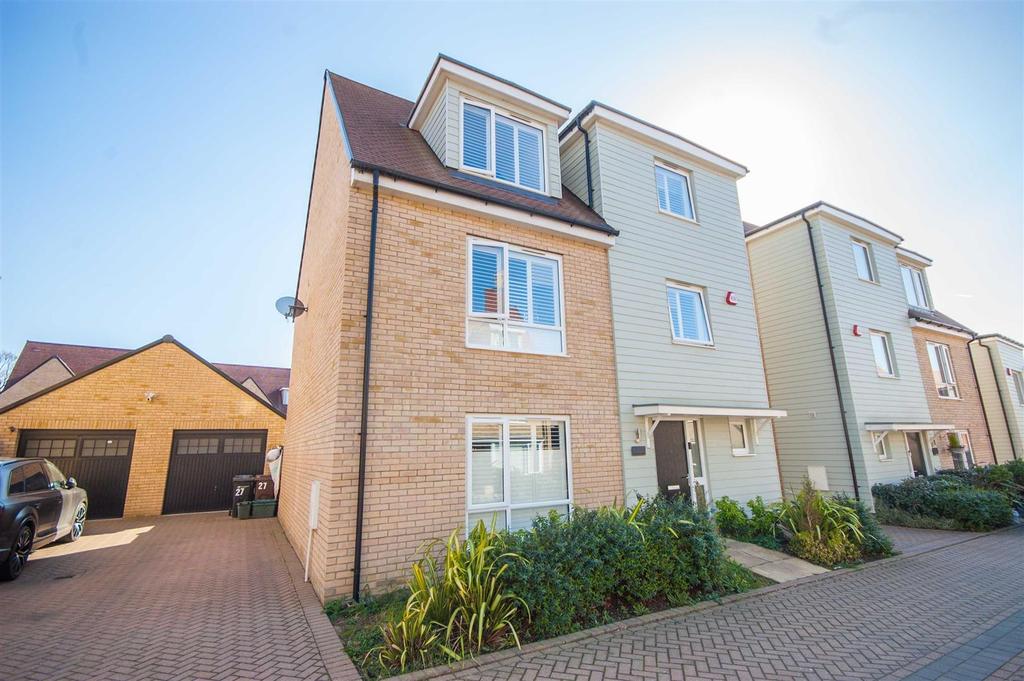 Fairway Drive, Channels Development, Chelmsford 5 bed detached house