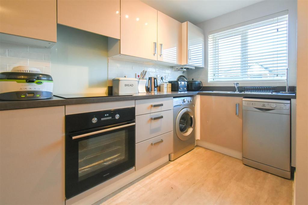 Kitchen/ Dining Area