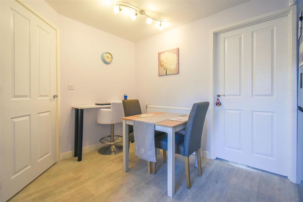 Kitchen/ Dining Area