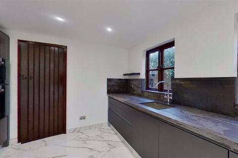 5 Cadman Square, Shenley Lodge, Milton Keynes, MK5 7DN