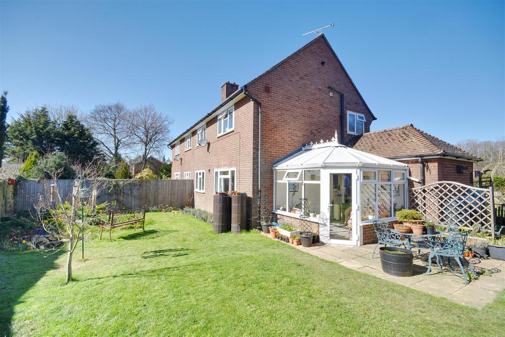 Horns Road, Hawkhurst 3 bed semidetached house for sale £335,000