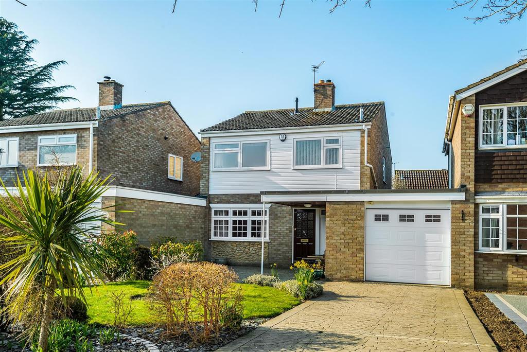 Ruffs Furze, Oakley, Bedford 3 bed detached house £400,000