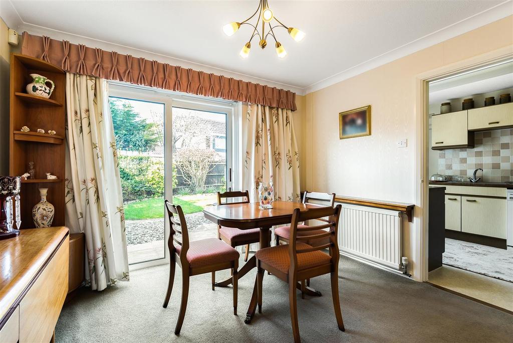 Ruffs Furze, Oakley, Bedford 3 bed detached house £400,000