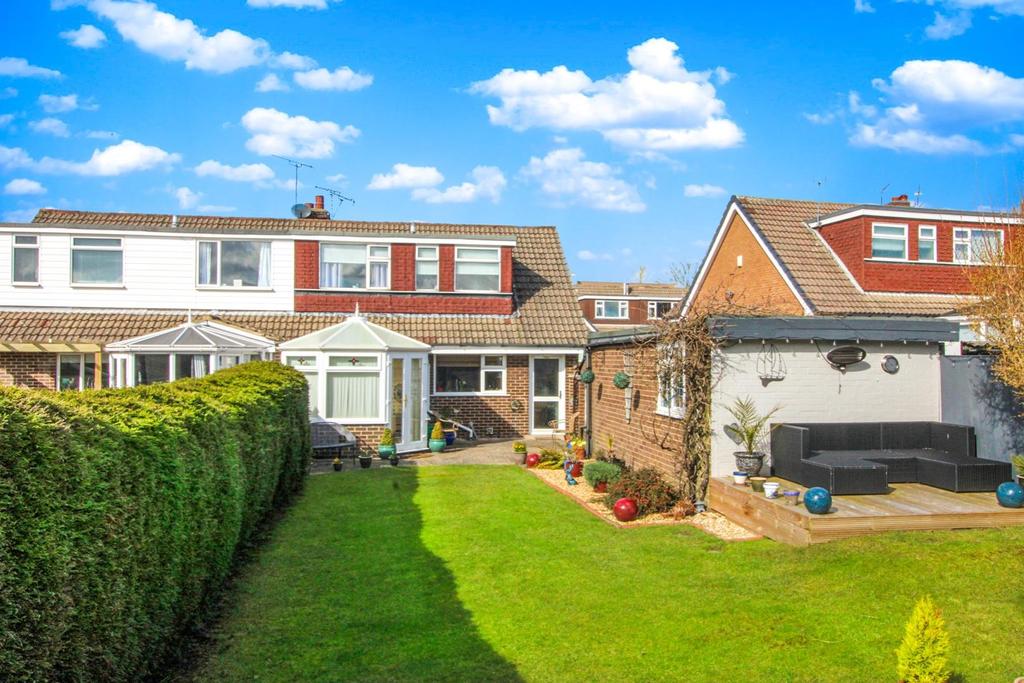 St. Johns Way, Yeadon, Leeds, West Yorkshire 4 bed semidetached house
