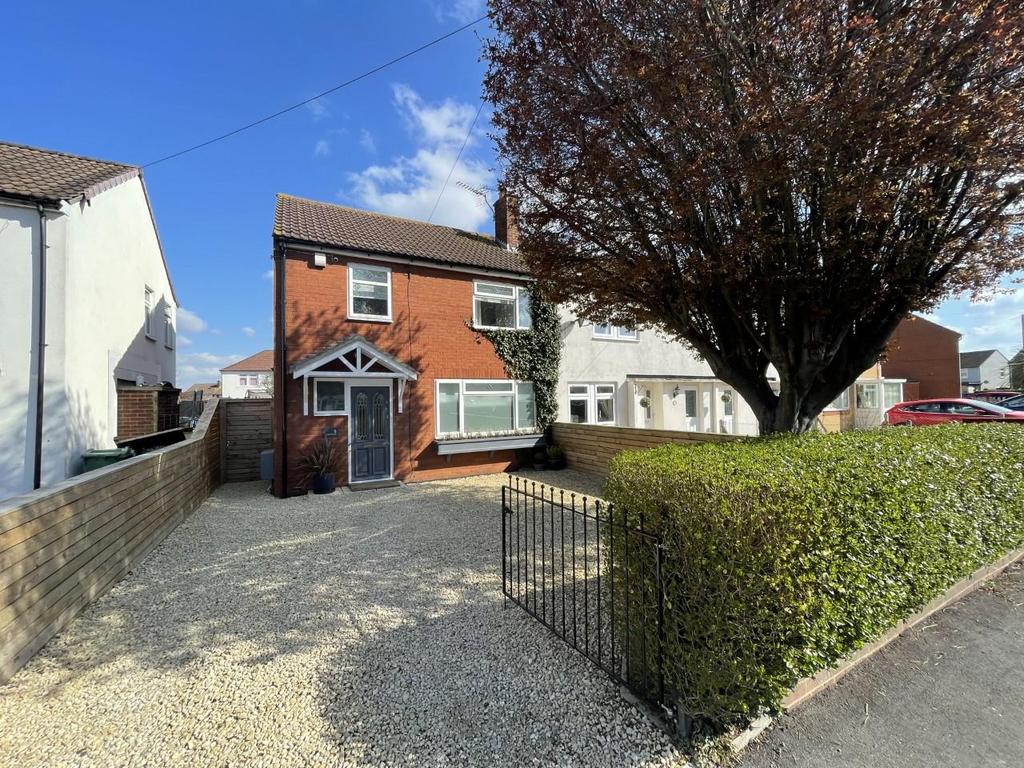 Wilkes Avenue, Hucclecote, Gloucester 3 bed semidetached house £270,000
