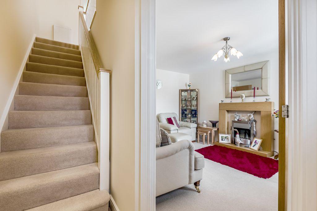 Harrow Drive, Headley, Thatcham RG19 8FH 3 bed semidetached house £