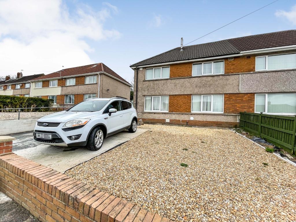 Llys Wern, Neath, West 3 bed semidetached house £165,000