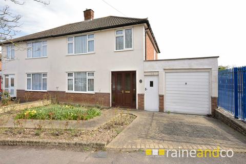 3 bedroom semi-detached house for sale - Spooners Drive, St Albans