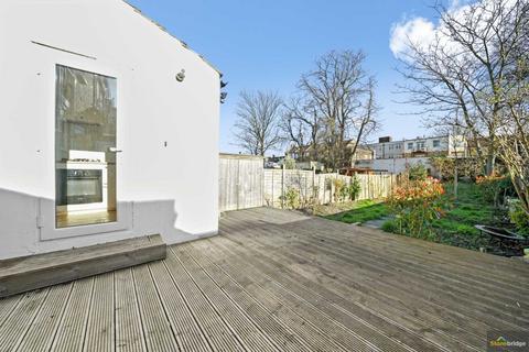 40a Carlyle Road, London, E12 6BN